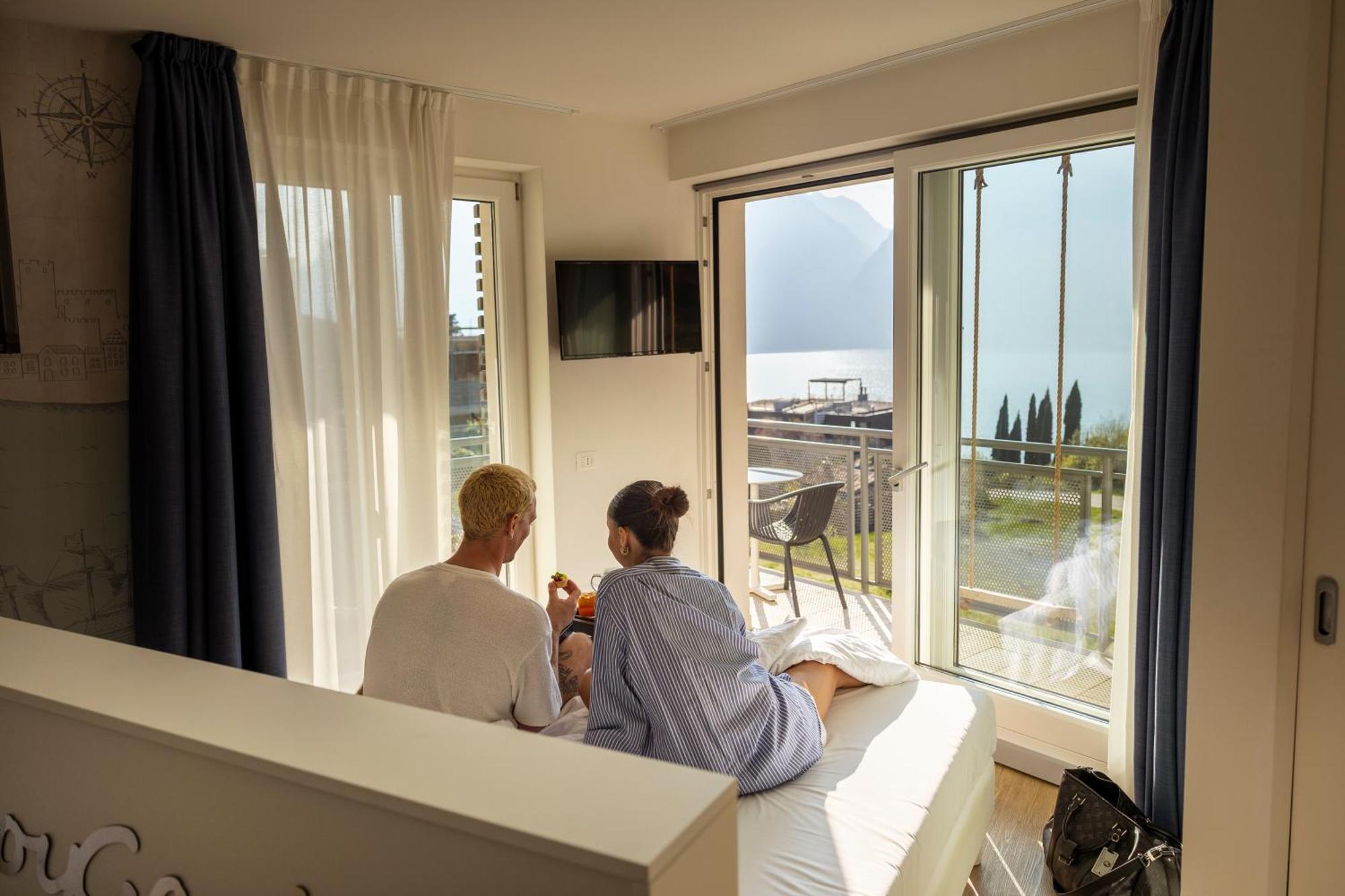 Hi Hotels Torbole - Pool & Spa Torbole Sul Garda Екстериор снимка