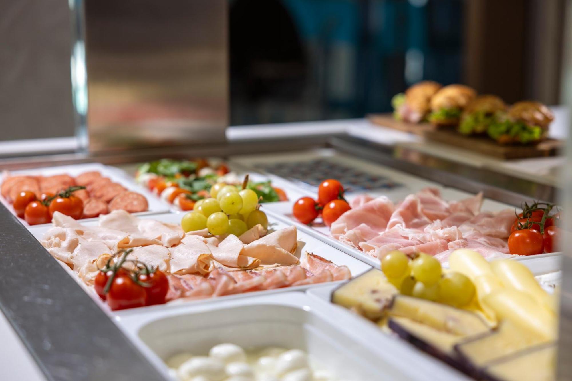 Hi Hotels Torbole - Pool & Spa Torbole Sul Garda Екстериор снимка