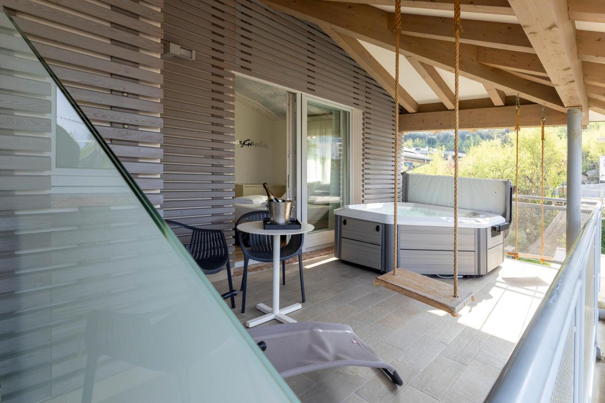 Hi Hotels Torbole - Pool & Spa Torbole Sul Garda Екстериор снимка