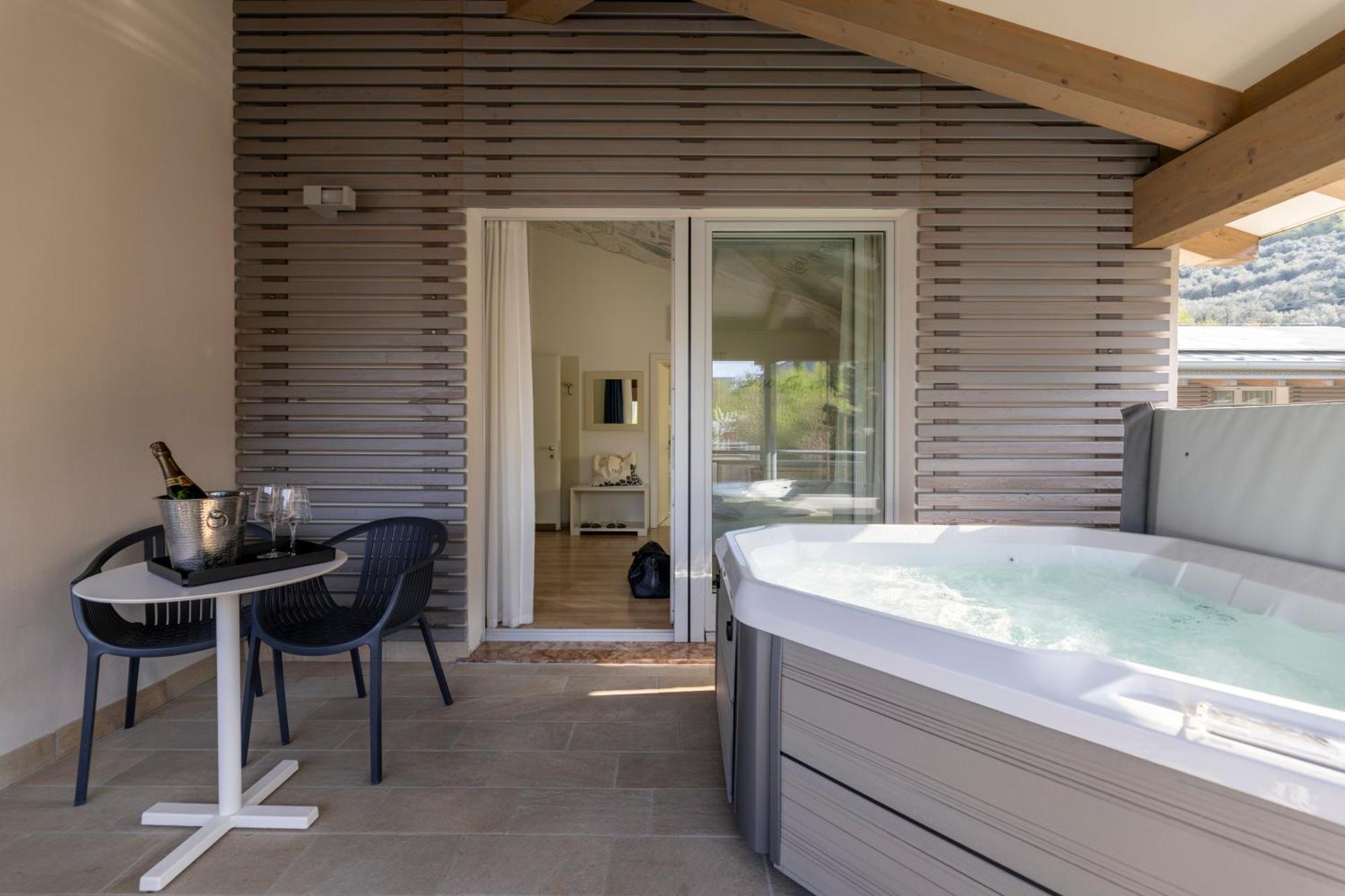 Hi Hotels Torbole - Pool & Spa Torbole Sul Garda Екстериор снимка